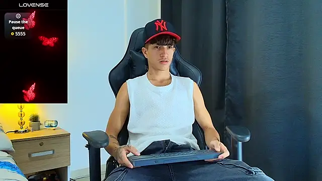  CamiloBass online show from June 5, 1:43 am