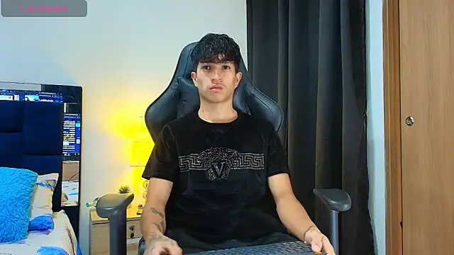  CamiloBass online show from April 19, 1:17 am