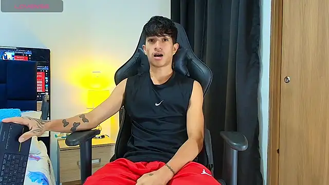  CamiloBass online show from April 19, 8:22 pm