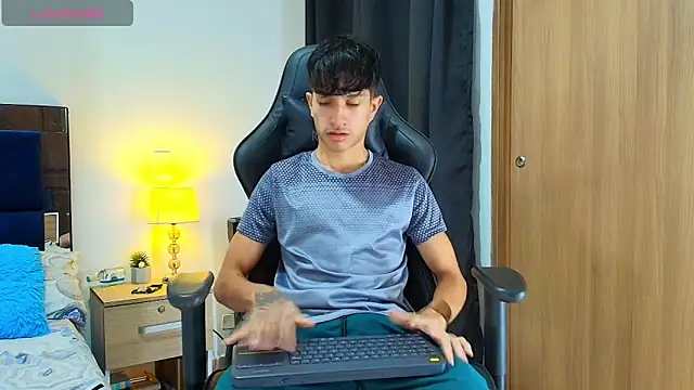  CamiloBass online show from May 3, 8:12 pm