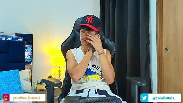  CamiloBass online show from April 18, 1:52 am