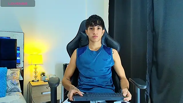 Snapshot of _CamiloBass chatting on July 12, 12:33 am CamiloBass online show from July 12, 12:33 am