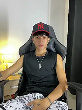 Snapshot of _CamiloBass chatting on July 10, 1:49 am CamiloBass online show from July 10, 1:49 am