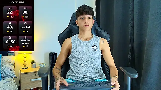 Snapshot of _CamiloBass chatting on June 19, 12:38 am CamiloBass online show from June 19, 12:38 am