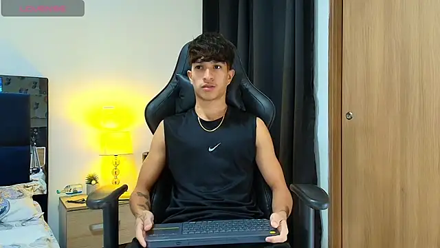  CamiloBass online show from May 5, 12:57 am
