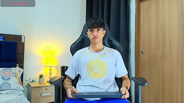  CamiloBass online show from April 26, 7:44 pm