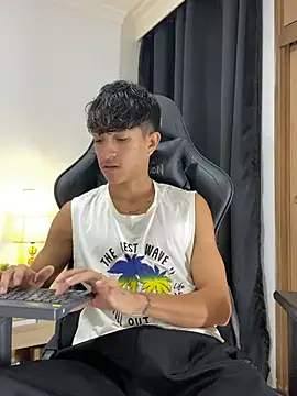  CamiloBass online show from May 14, 7:11 pm