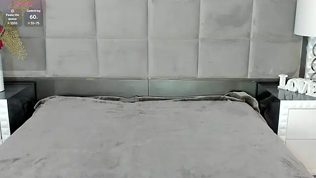 Snapshot of OliviaBurning chatting on March 18, 7:33 pm OliviaBurning online show from March 18, 7:33 pm