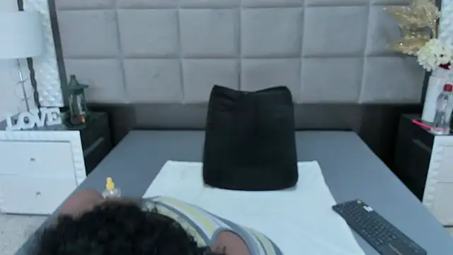 OliviaBurning online show from December 19, 1:53 am