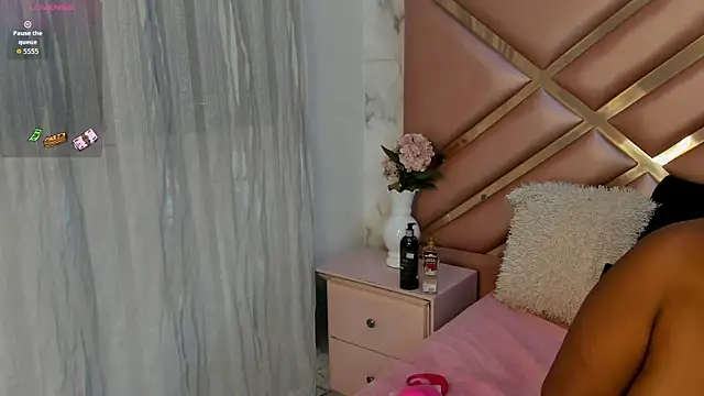Snapshot of OliviaBurning chatting on June 11, 7:33 pm OliviaBurning online show from June 11, 7:33 pm