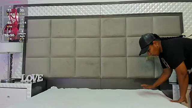 Snapshot of OliviaBurning chatting on October 28, 7:35 pm OliviaBurning online show from October 28, 7:35 pm