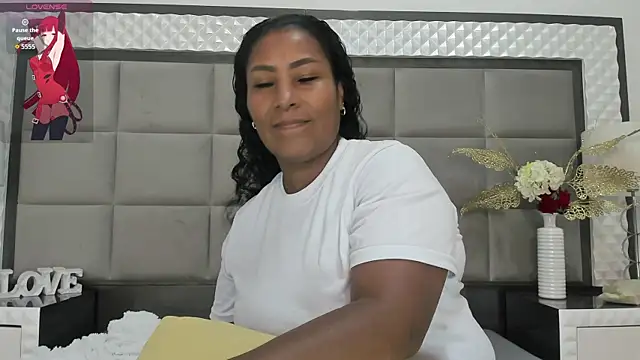 Snapshot of OliviaBurning chatting on October 27, 7:37 pm OliviaBurning online show from October 27, 7:37 pm