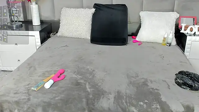 Snapshot of OliviaBurning chatting on March 4, 7:22 pm OliviaBurning online show from March 4, 7:22 pm