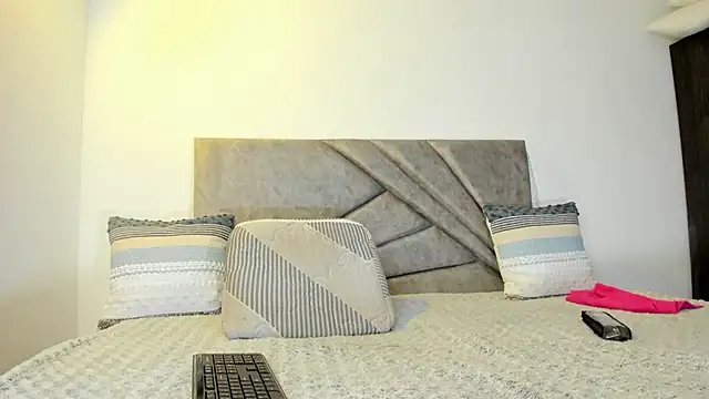 Snapshot of Deliciouscocoa chatting on December 1, 12:00 am Deliciouscocoa online show from December 1, 12:00 am