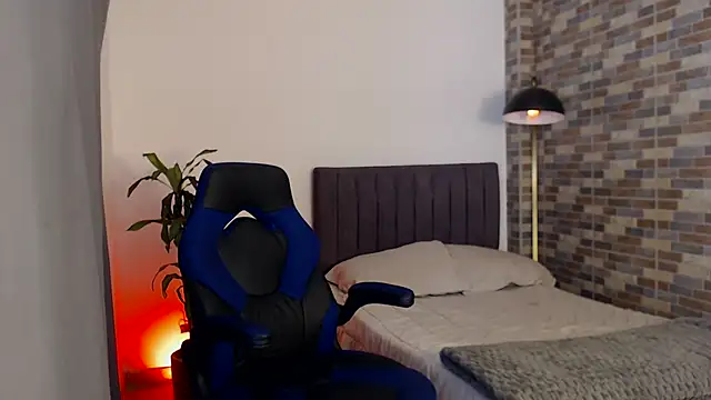 NicoleHaley online show from December 17, 5:56 am