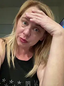 Snapshot of burrkitty chatting on March 1, 2:37 am burrkitty online show from March 1, 2:37 am