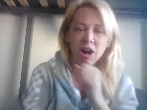 Snapshot of burrkitty chatting on December 6, 5:49 pm burrkitty online show from December 6, 5:49 pm