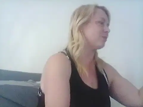 Snapshot of burrkitty chatting on December 8, 12:13 am burrkitty online show from December 8, 12:13 am