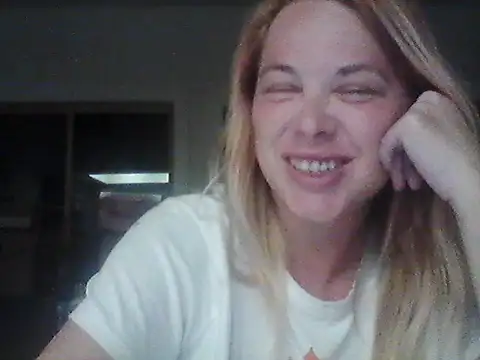 Snapshot of burrkitty chatting on October 6, 3:40 am burrkitty online show from October 6, 3:40 am