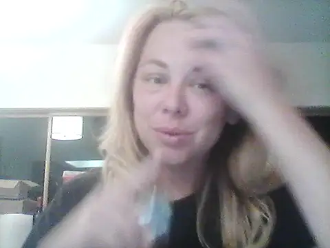 Snapshot of burrkitty chatting on October 13, 7:32 am burrkitty online show from October 13, 7:32 am