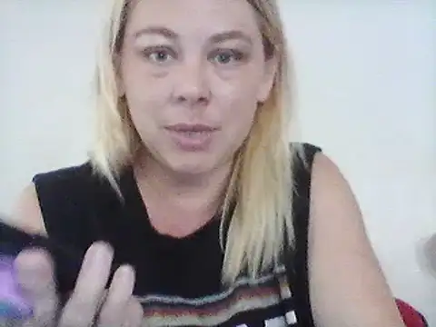 Snapshot of burrkitty chatting on December 9, 12:23 am burrkitty online show from December 9, 12:23 am