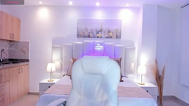 amelie jhons online show from April 24, 12:01 am