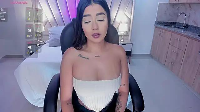 Snapshot of amelie_jhons chatting on November 16, 8:24 pm amelie jhons online show from November 16, 8:24 pm