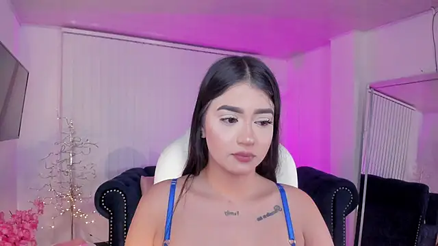 Snapshot of amelie_jhons chatting on February 24, 12:20 am amelie jhons online show from February 24, 12:20 am