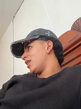 JoanG10 online show from April 22, 3:19 pm