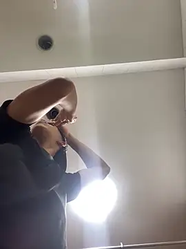 JoanG10 online show from April 18, 4:20 pm