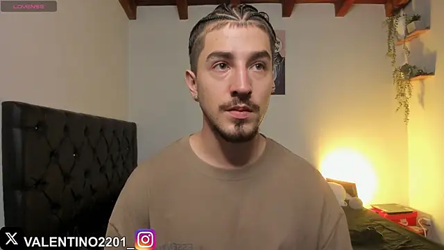 Snapshot of Valentino_Xander chatting on November 10, 12:15 am Valentino Xander online show from November 10, 12:15 am