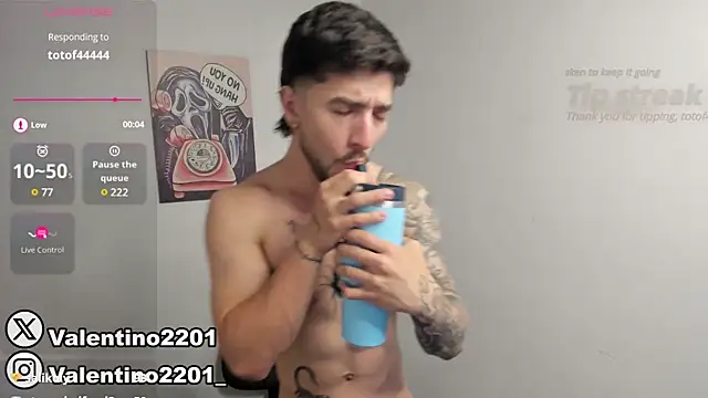 Snapshot of Valentino_Xander chatting on March 1, 4:15 am Valentino Xander online show from March 1, 4:15 am