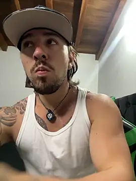 Snapshot of Valentino_Xander chatting on November 22, 11:58 pm Valentino Xander online show from November 22, 11:58 pm