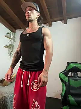 Valentino Xander online show from February 5, 4:30 am