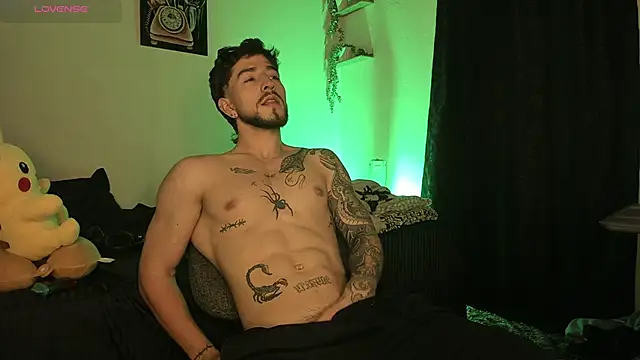 Snapshot of Valentino_Xander chatting on March 22, 5:49 am Valentino Xander online show from March 22, 5:49 am