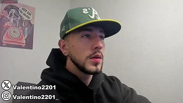 Snapshot of Valentino_Xander chatting on March 8, 1:28 am Valentino Xander online show from March 8, 1:28 am