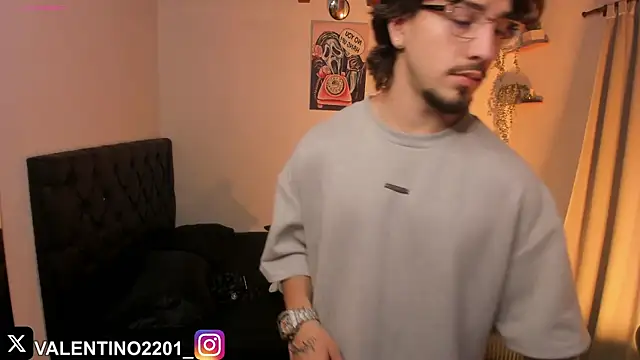 Snapshot of Valentino_Xander chatting on November 13, 12:03 am Valentino Xander online show from November 13, 12:03 am