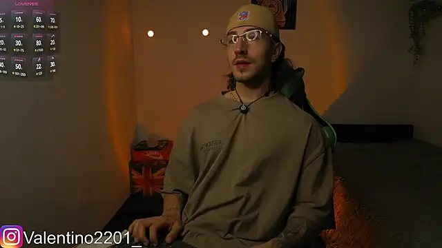 Valentino Xander online show from March 15, 11:45 pm