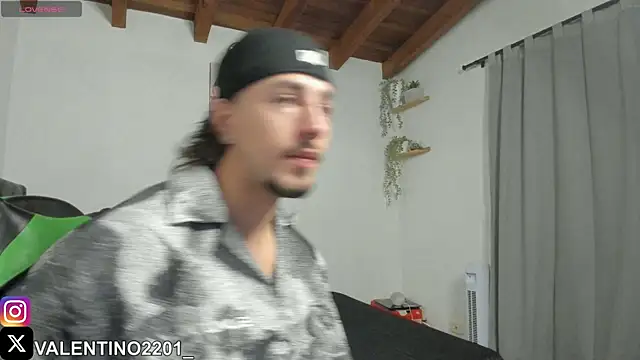 Snapshot of Valentino_Xander chatting on September 21, 11:32 pm Valentino Xander online show from September 21, 11:32 pm