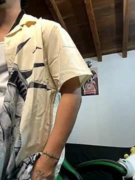 Snapshot of Valentino_Xander chatting on November 14, 12:14 am Valentino Xander online show from November 14, 12:14 am