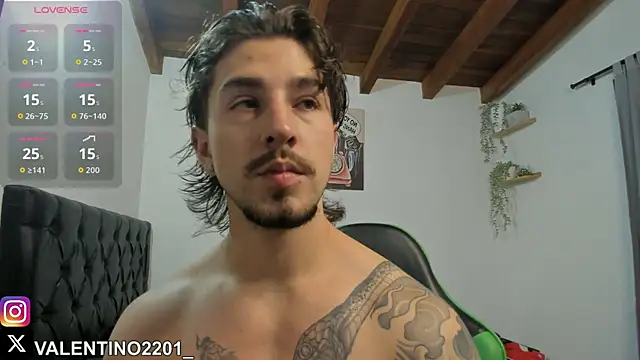 Snapshot of Valentino_Xander chatting on October 9, 12:55 am Valentino Xander online show from October 9, 12:55 am