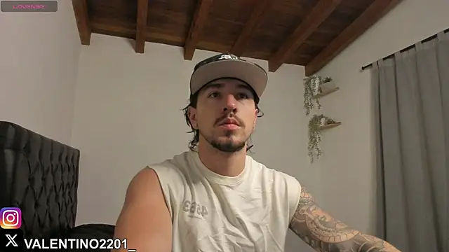 Snapshot of Valentino_Xander chatting on October 10, 12:33 am Valentino Xander online show from October 10, 12:33 am