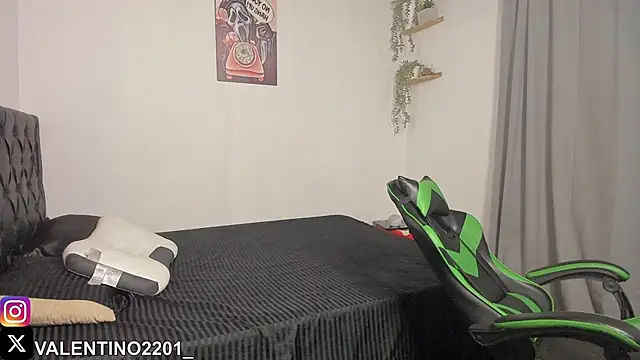 Snapshot of Valentino_Xander chatting on September 18, 1:30 am Valentino Xander online show from September 18, 1:30 am