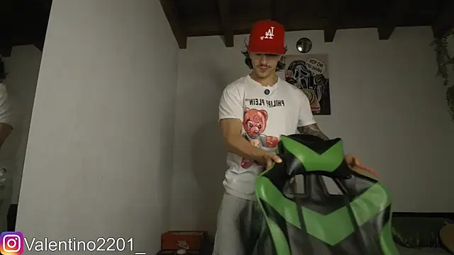 Valentino Xander online show from April 9, 1:18 am