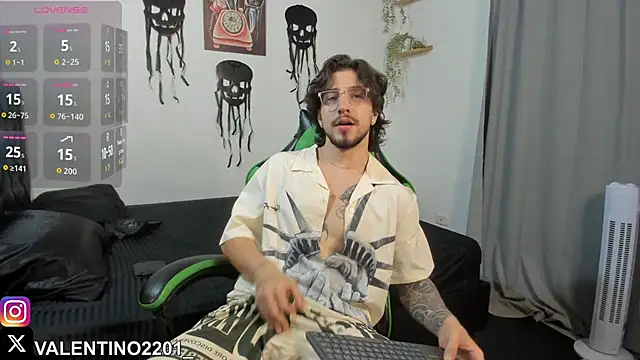 Snapshot of Valentino_Xander chatting on October 31, 2:41 am Valentino Xander online show from October 31, 2:41 am