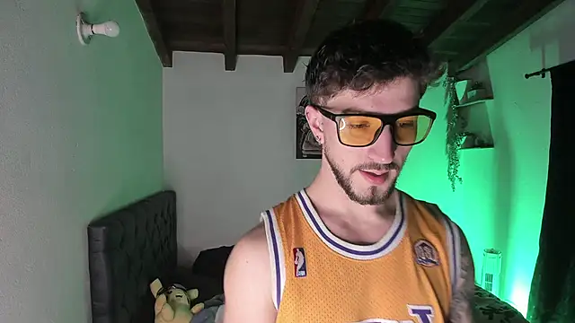 Snapshot of Valentino_Xander chatting on March 22, 1:54 am Valentino Xander online show from March 22, 1:54 am