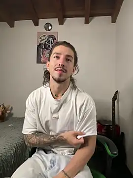 Valentino Xander online show from February 13, 4:45 am