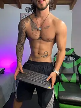 Valentino Xander online show from December 23, 3:50 am