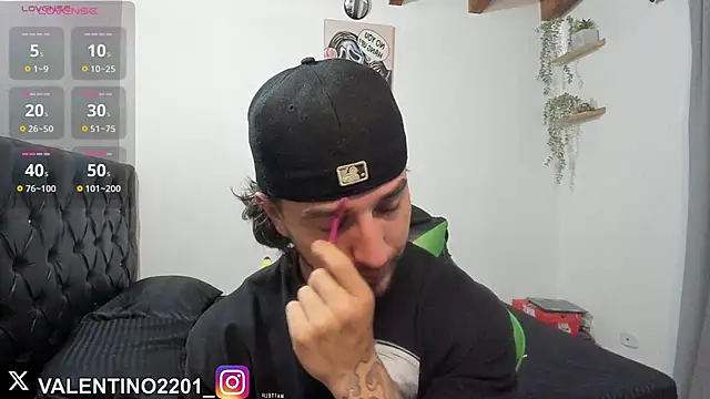 Snapshot of Valentino_Xander chatting on November 26, 2:22 am Valentino Xander online show from November 26, 2:22 am