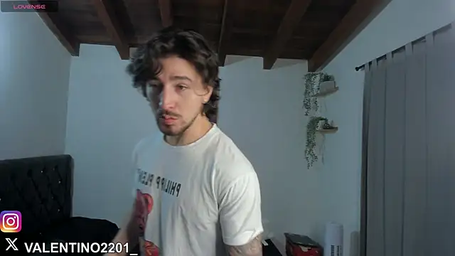 Snapshot of Valentino_Xander chatting on October 26, 12:33 am Valentino Xander online show from October 26, 12:33 am